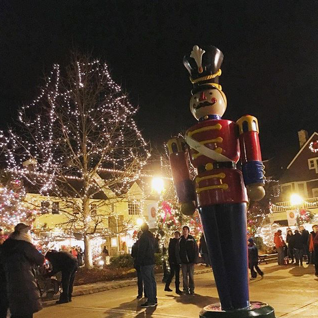 Christmas Walk - @hagerbomb7